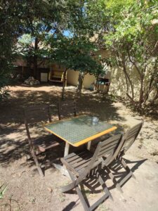 Coubertin jardin table